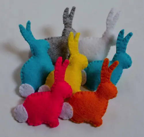 Bunny Brooches by Minimanna (Hand Embroidery)