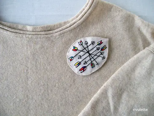 Arrows Brooch by Rivulette (Hand Embroidery)