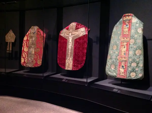V&A Medieval Textiles (Ruth Singer) (3 of 10)