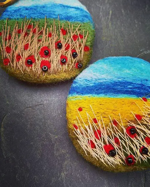 NoseyToes - Poppy Landscape Brooches