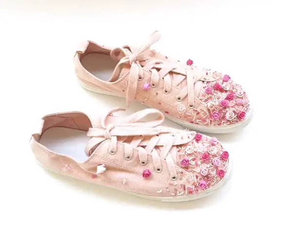 Flower-embroidered sneakers 1, Shlomit Tawfik