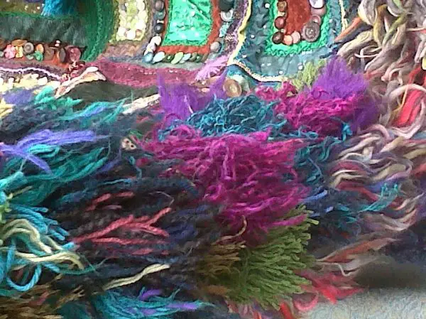 Using wool pompoms to embellish 3D Textile Art with a mobile fringe